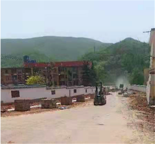 洛陽俊龍建材為新安縣鐵門鎮(zhèn)供應(yīng)透水磚產(chǎn)品，正在施工中... ...
